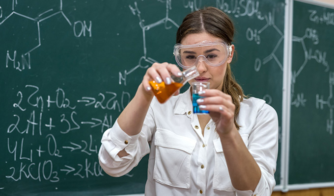 ویژگی‌های معلم خصوصی شیمی خوب در استادبانک